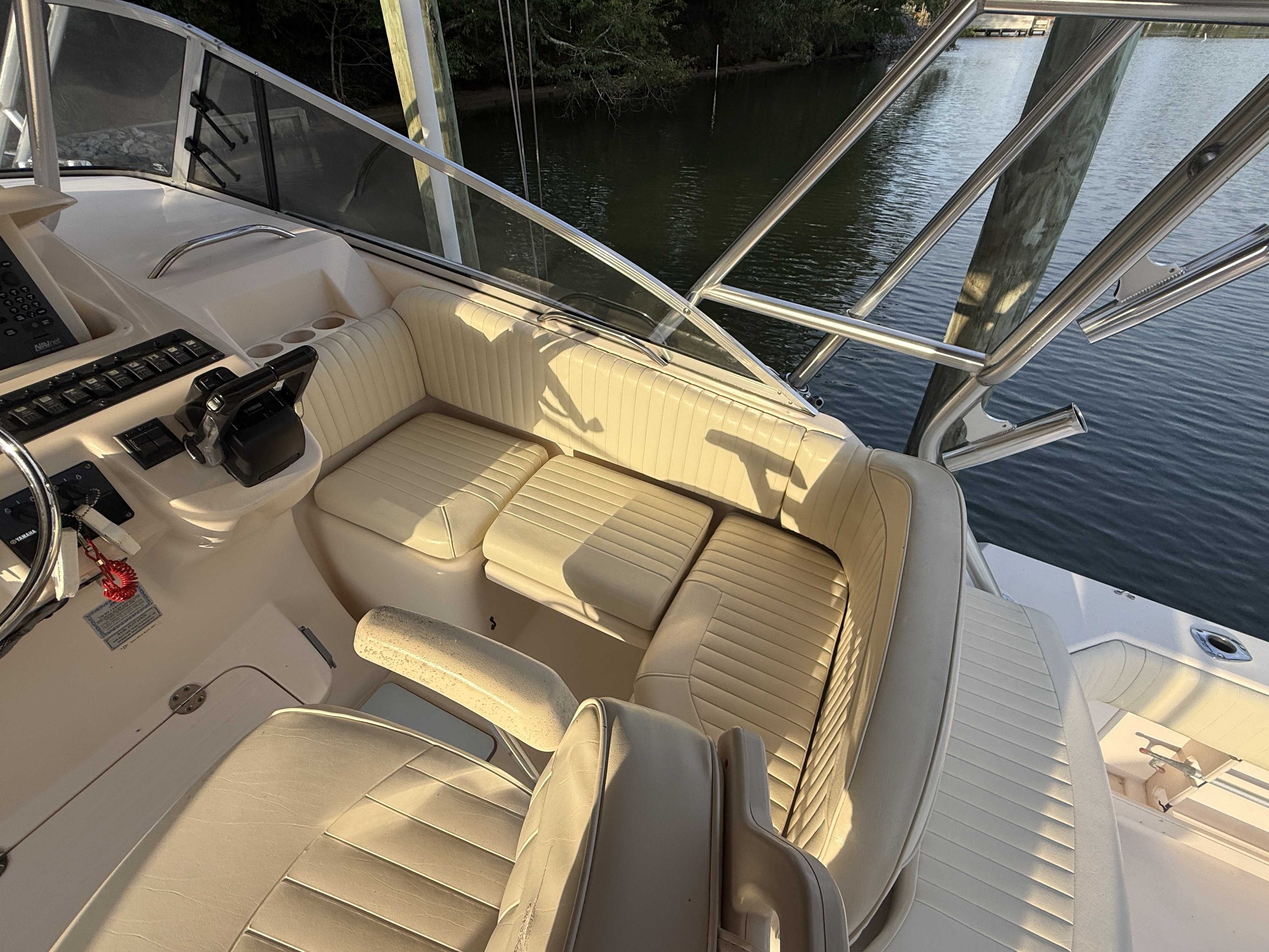 2005 GRADY WHITE 330 EXPRESS