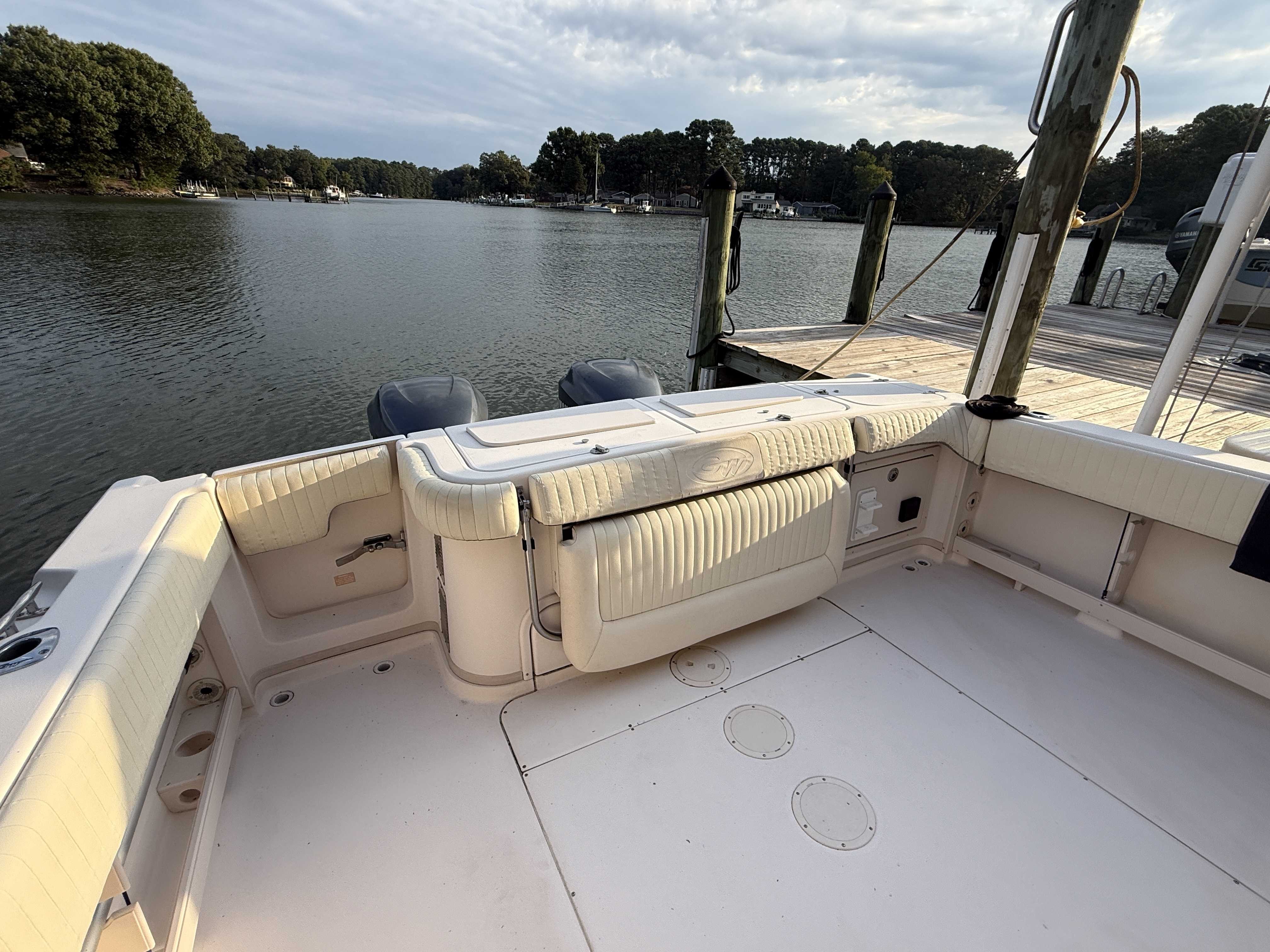 2005 GRADY WHITE 330 EXPRESS